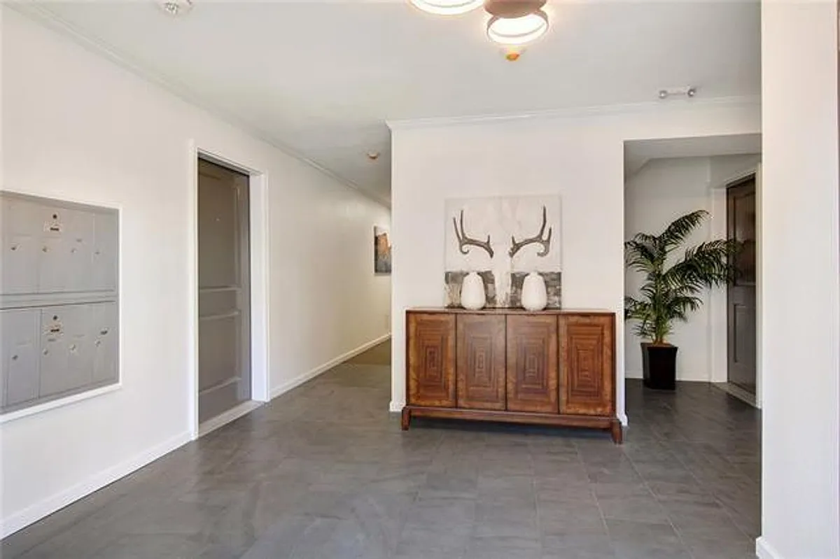 Building Photo - 1532 Saint Andrew St #208