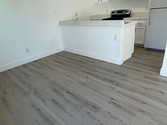 5th image of 1712 Sylvan Ave #4