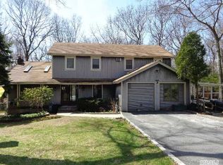 4 Haven Ct, Lake Grove, NY 11755