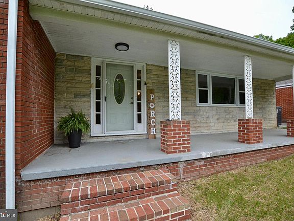 2nd image of 930 Chestnut Hill Rd