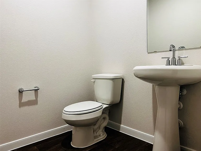 315 Darwin Pl — Photo 9