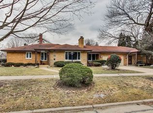 36 S Cowley Rd, Riverside, IL 60546