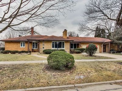 36 S Cowley Rd, Riverside, IL, 60546