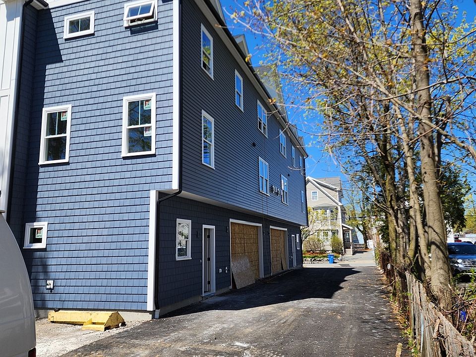 2nd image of 122 Russell St #1