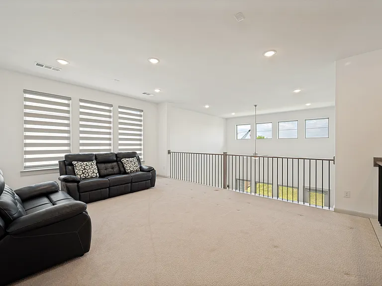 1240 Crescent Ln — Photo 13