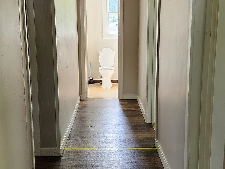 1006 W Franklin St #100 — Photo 17