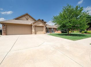 2501 SE 12th St, Moore, OK 73160