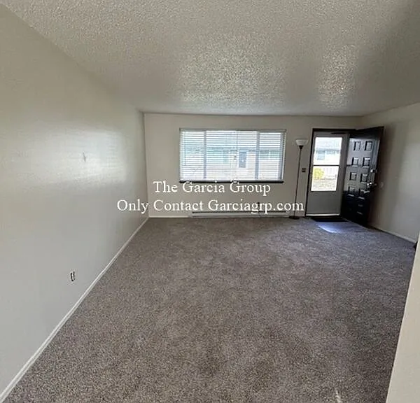 470 SE Vista Ave — Photo 5