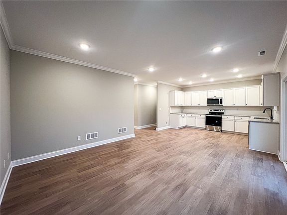5th image of 324 Gleneagles Dr