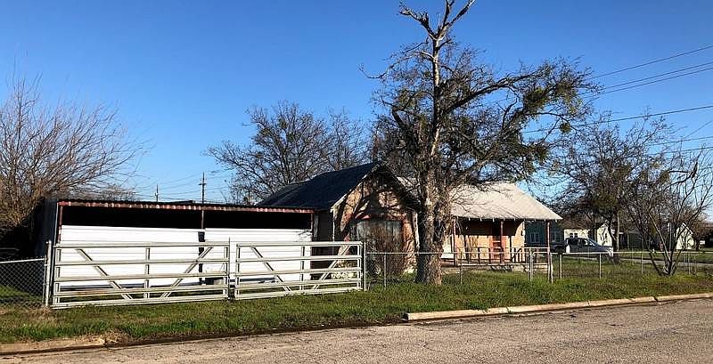 1st image of 705 SE 5th Ave