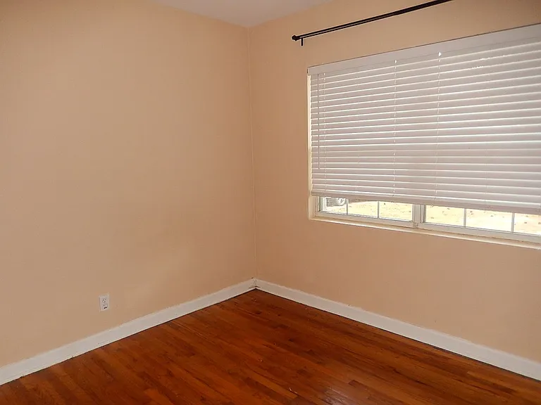 212 Edwards St — Photo 16