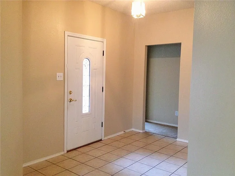 625 Rothschild Ln — Photo 4