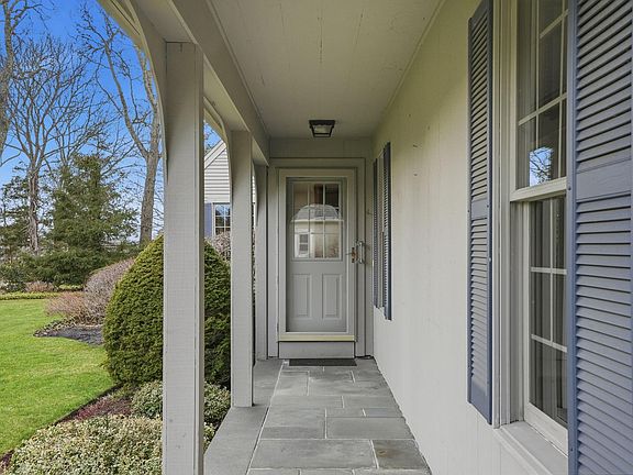 4th image of 19 Nemasket Road