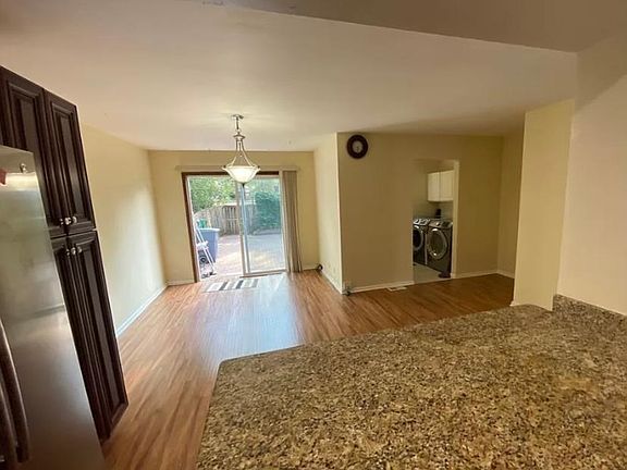 3rd image of 822 Carnaby Ct #822