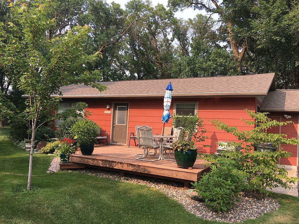 Large landscaped lot