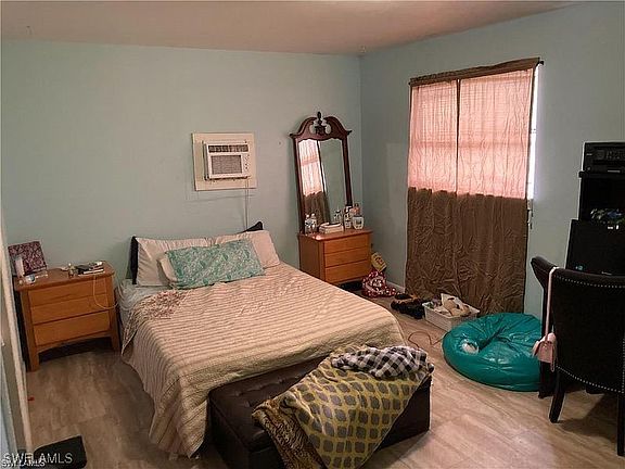 3rd image of 2560 Kennesaw St