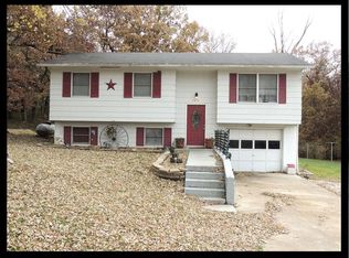 1412 W Bourke St, Macon, MO 63552