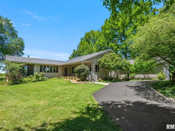 1529 Nursery Ln, Jacksonville, IL 62650