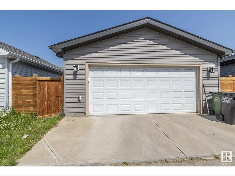 197 Charlesworth Dr SW — Photo 18