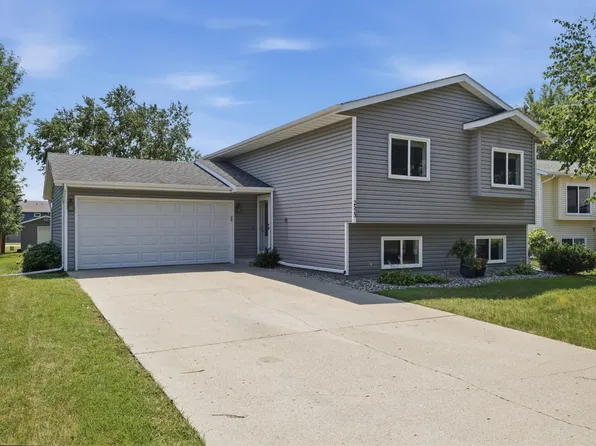 2523 33rd Ave S, Moorhead, MN 56560