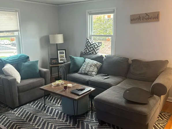 37 Burr St, West Hartford, CT 06107