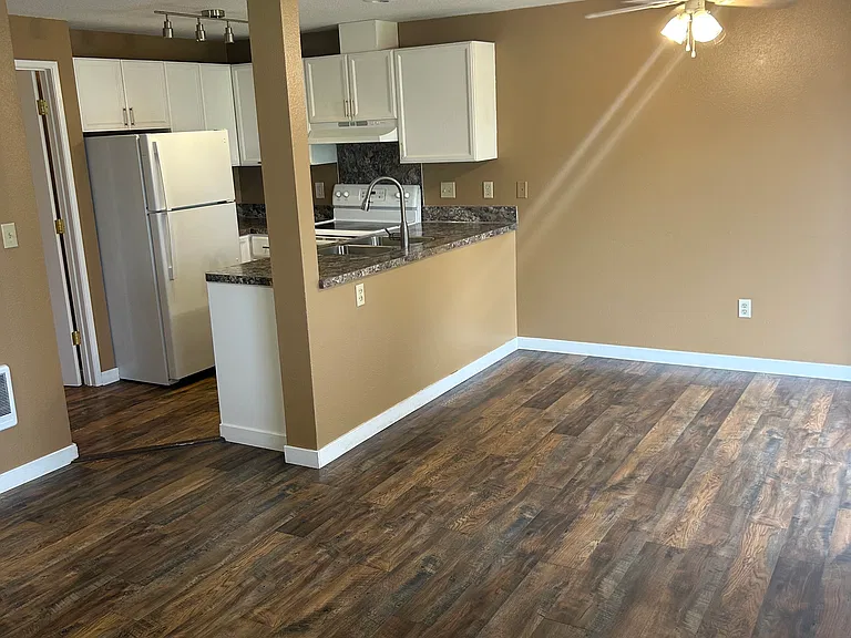 814 SE 153rd Ave #B — Photo 2