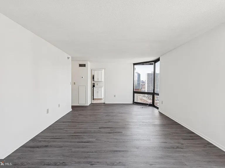 2020 Walnut St #21B — Photo 6