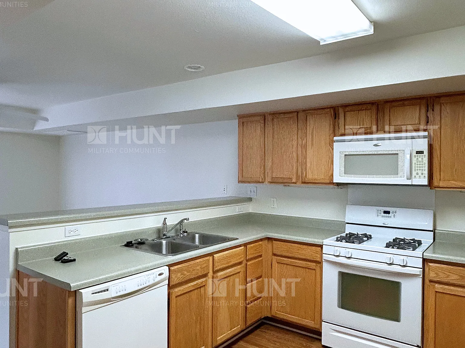 4 bed, 2.5 bath, 1950 sqft, $1,900 — Photo 2