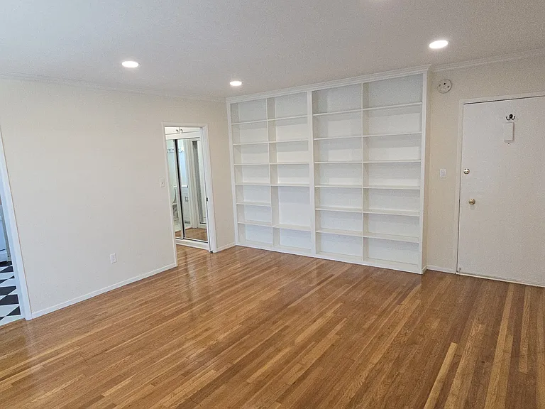 4226 Mary Ellen Ave #14 — Photo 7