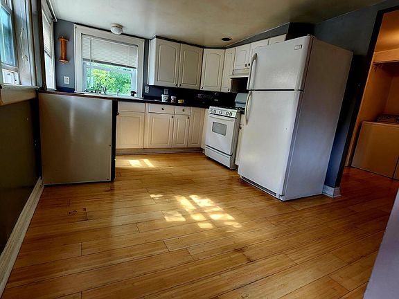 5th image of 413 Douglas St #2