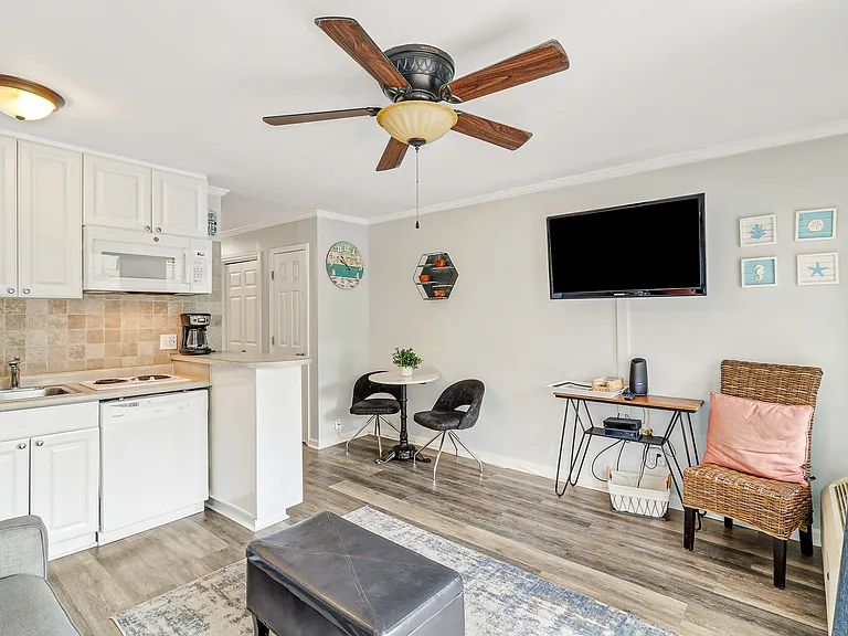 23 S Forest Beach Dr #142 — Photo 4