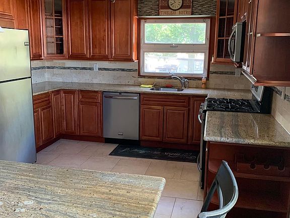 4th image of 467 Tysens Ln Unit 2
