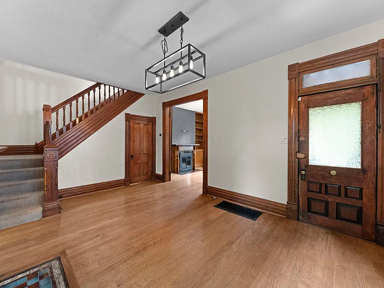 335 W 2nd Ave — Photo 4
