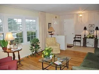 3226 Barnard St photo 1