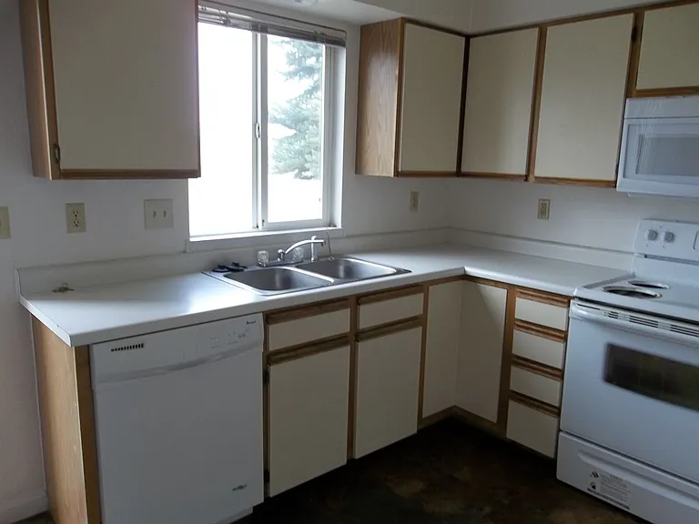 133 W 47th Pl — Photo 3