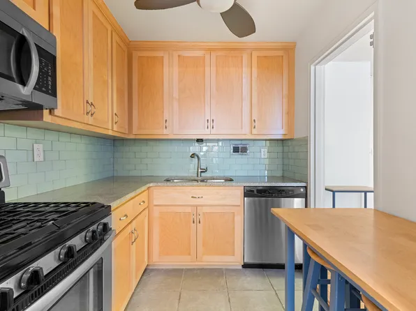 201 East 25th Street 9H image 3 of 8