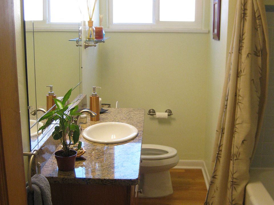 2nd image of 1001 Dartmouth Dr NE