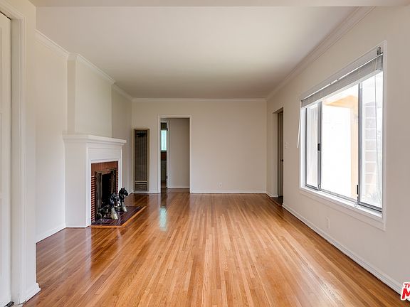 3rd image of 10541 Moorpark St