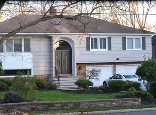 30 Rossmore Ter, Livingston, NJ 07039