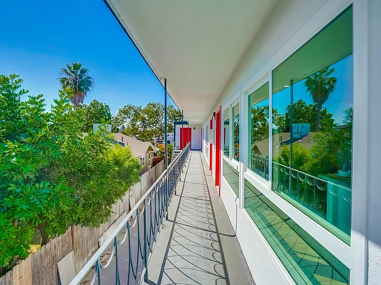 1512 Sherman Pl — Photo 5