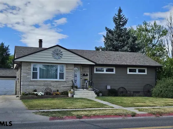 1414 Avenue I, Scottsbluff, NE 69361