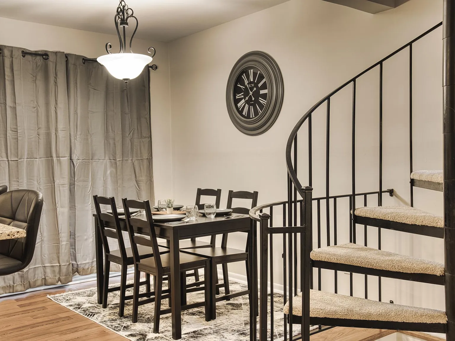 3 bed, 2.5 bath, 1100 sqft, $2,400 — Photo 3