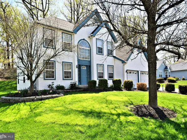 30 Fairway Dr, Langhorne, PA 19047