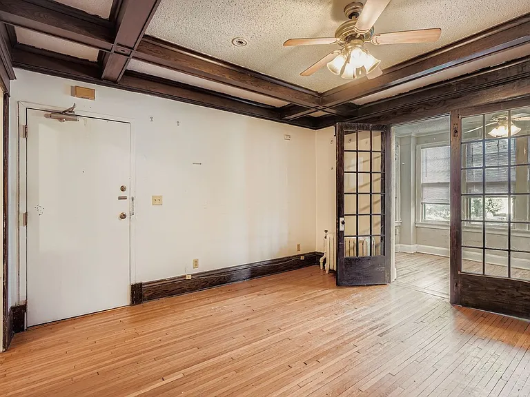250 Marshall Ave — Photo 2