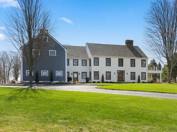 2 Meadows Edge, Redding, CT 06896