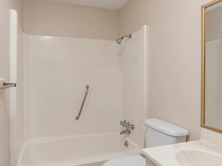 129 Helen Cir #B — Photo 5