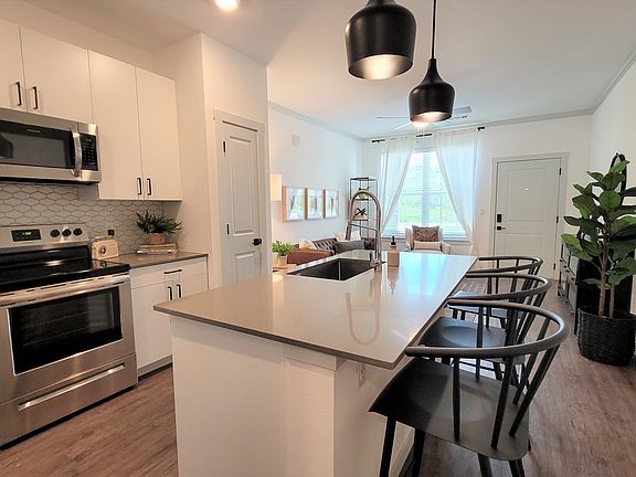 4th image of 3360 Esker Cir #17-204