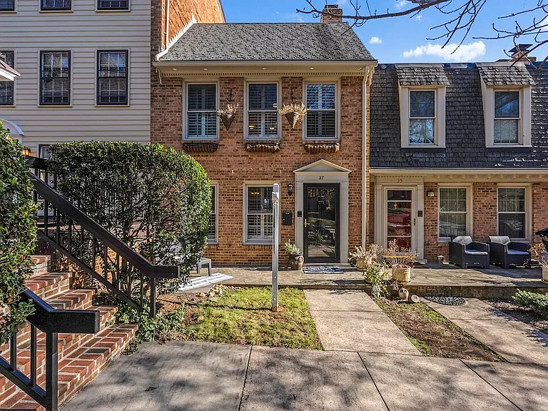 2302 Sanford St — Photo 45