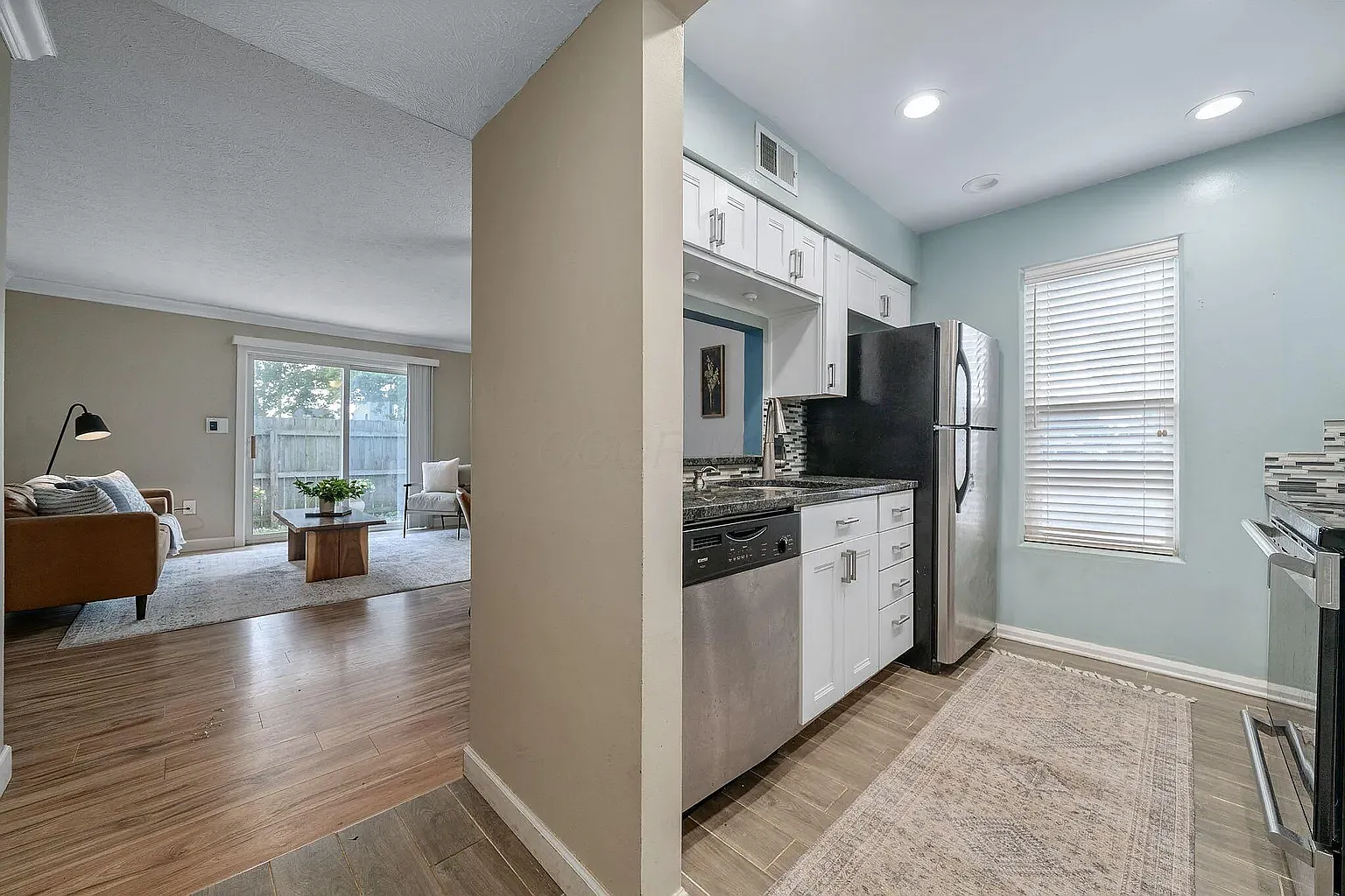 2 bed, 879 sqft, $1,500 — Photo 1