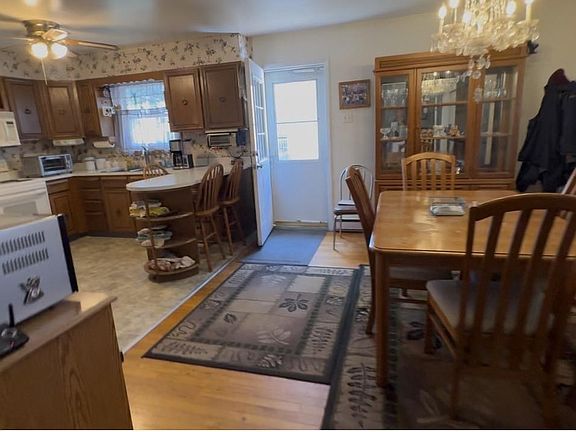 5th image of 9127 Todd Ave